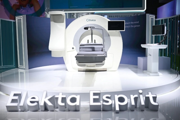 图为Elekta Esprit伽玛射线头部立体定向放射外科治疗系统。