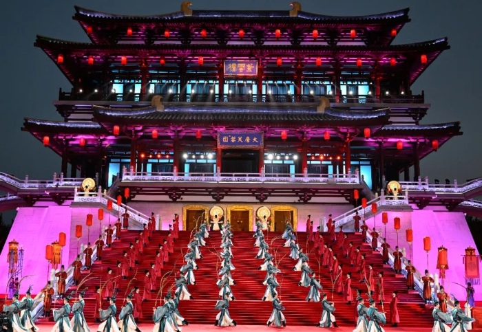 这是2023年5月18日在陕西省西安市大唐芙蓉园拍摄的中国—中亚峰会欢迎仪式。新华社记者 申宏 摄