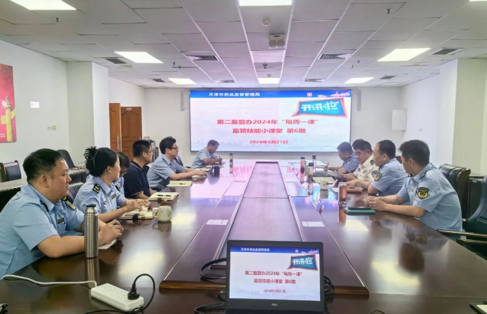 图为专题授课现场。
