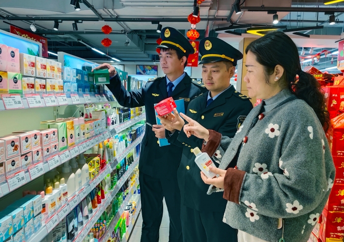 江西于都：专项检查冬季化妆品 (1)