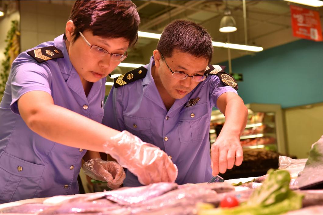 加大对米,面,油产品及肉制品等重点品种的抽检力度,规范节日