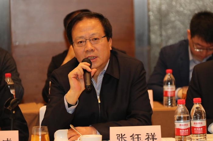 图为新疆舞维吾尔自治区药品监督管理局党组书记,局长张钰祥讲话.