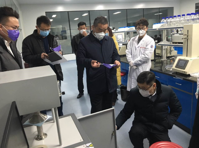 专家指导组对企业进行指导