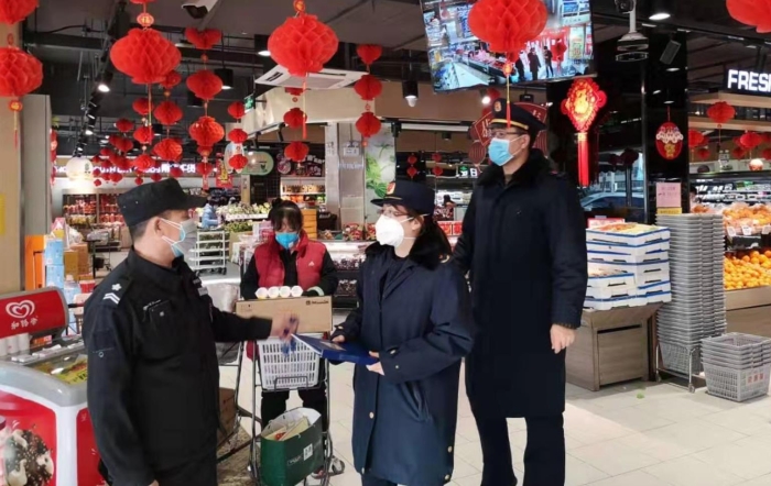 安贞工商所对超市进行检查，维护市场经营秩序。