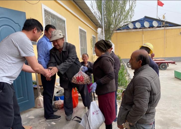 新疆维吾尔自治区药监局9名驻村干部离村小记