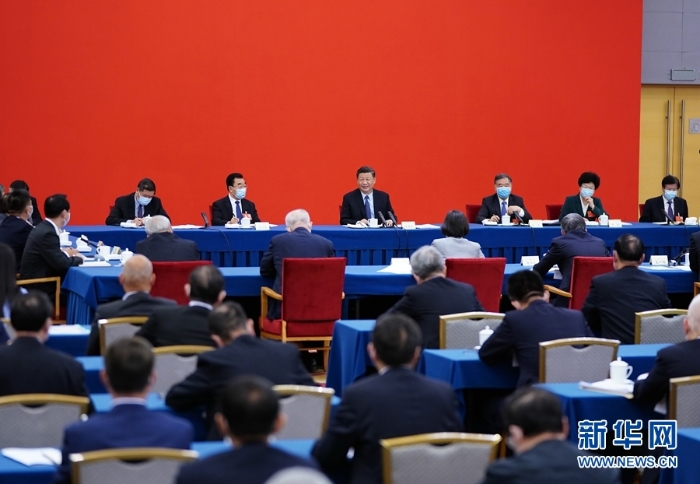 习近平看望参加政协会议的经济界委员1
