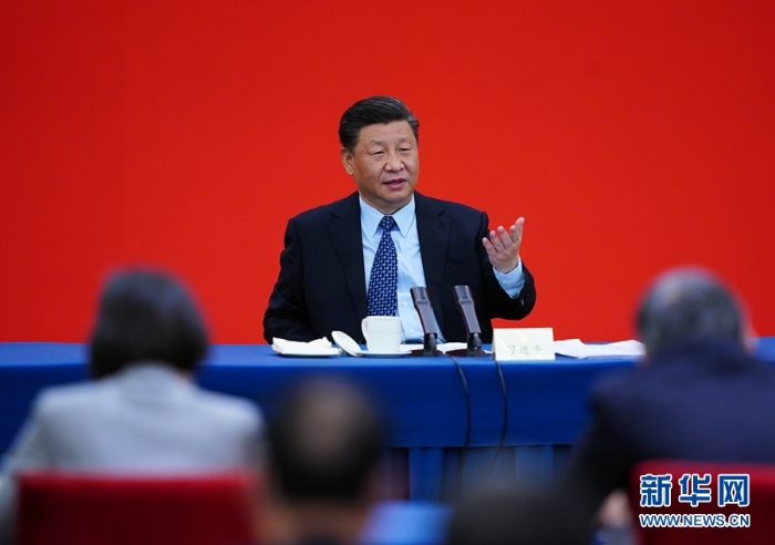 习近平看望参加政协会议的经济界委员3
