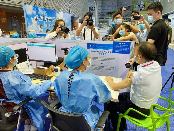 2021年6月1日上午,深圳康泰生物制品股份有限公司新型冠状病毒灭活疫苗首针接种仪式 2021年6月1日上午,深圳康泰生物制品股份有限公司新型冠状病毒灭活疫苗首针接种仪式