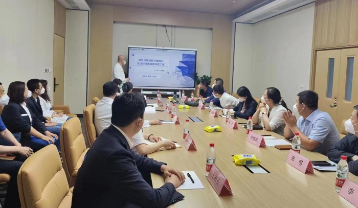 图为督导组在吉林大学第一医院召开座谈会。