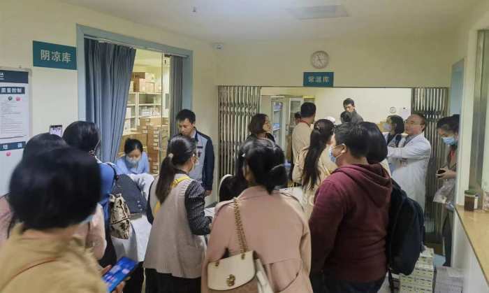 图为上锦南府医院现场实景学习现场。 （成都高新区市场监管局供图）