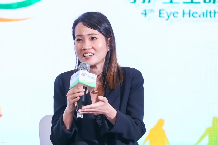 图为Li-lian Foo在第四届守护全生命周期眼健康会议上发言。