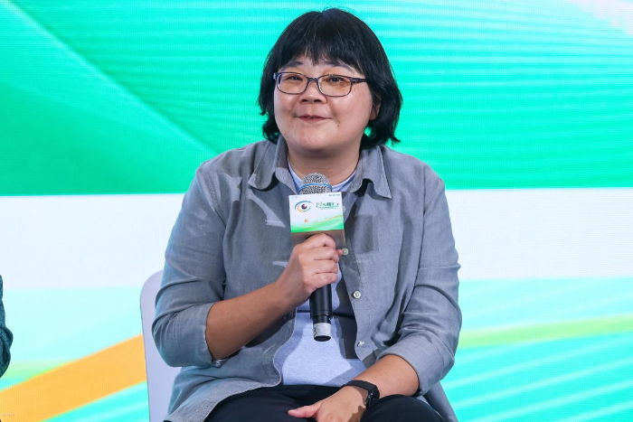 图为Audrey Chia在第四届守护全生命周期眼健康会议上发言。
