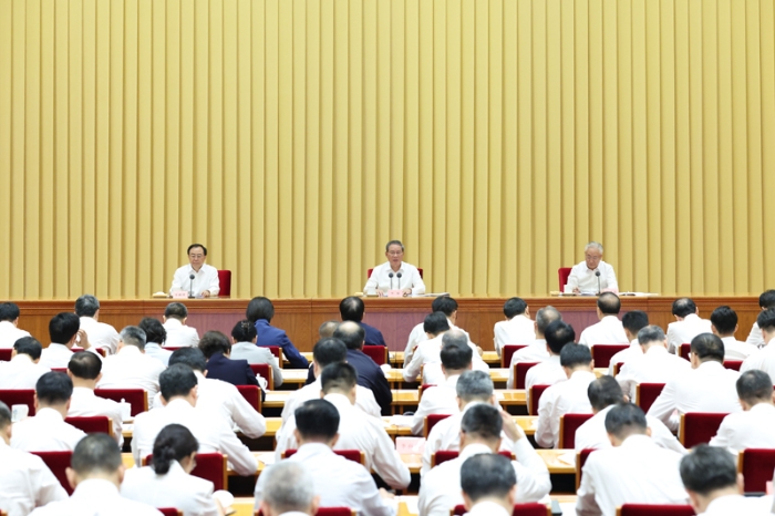 9月16日至17日,全国先进制造业大会在北京召开。会上传达了中共中央总书记、国家主席、中央军委主席习近平重要指示。中共中央政治局常委、国务院总理李强出席会议并讲话。新华社记者 黄敬文 摄 9月16日至17日,全国先进制造业大会在北京召开。会上传达了中共中央总书记、国家主席、中央军委主席习近平重要指示。中共中央政治局常委、国务院总理李强出席会议并讲话。新华社记者 黄敬文 摄